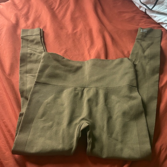 SET Active bundle!! - Picture 3 of 4